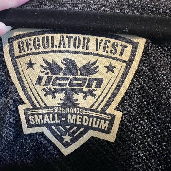 ICON-D30 Regulator Motorcycle Vest
Men’s-  S/M leather - Picture 5 of 6